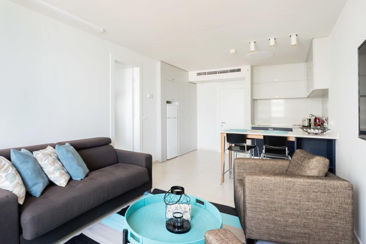 Beach Apartment- Breathtaking Views With Bomb Shelter Herzliya Экстерьер фото