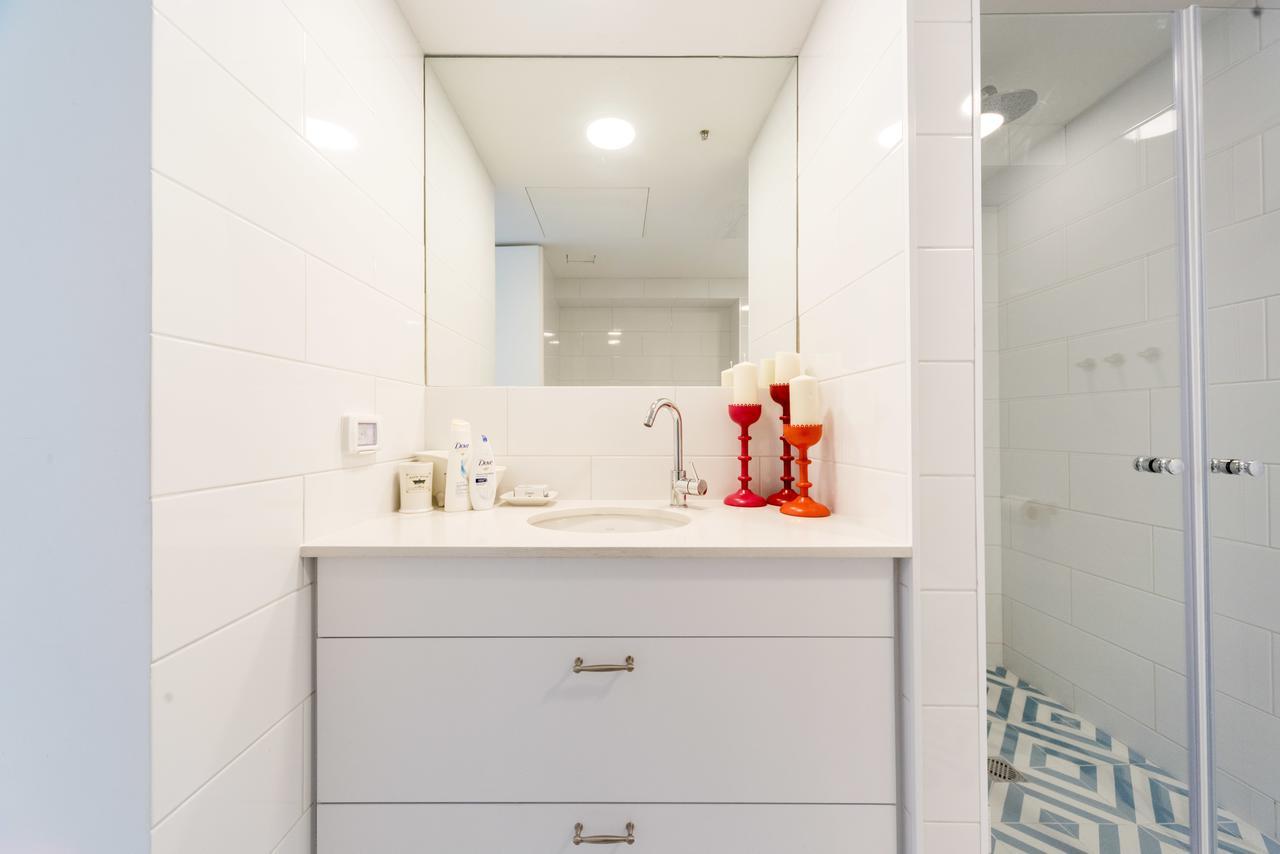 Beach Apartment- Breathtaking Views With Bomb Shelter Herzliya Экстерьер фото