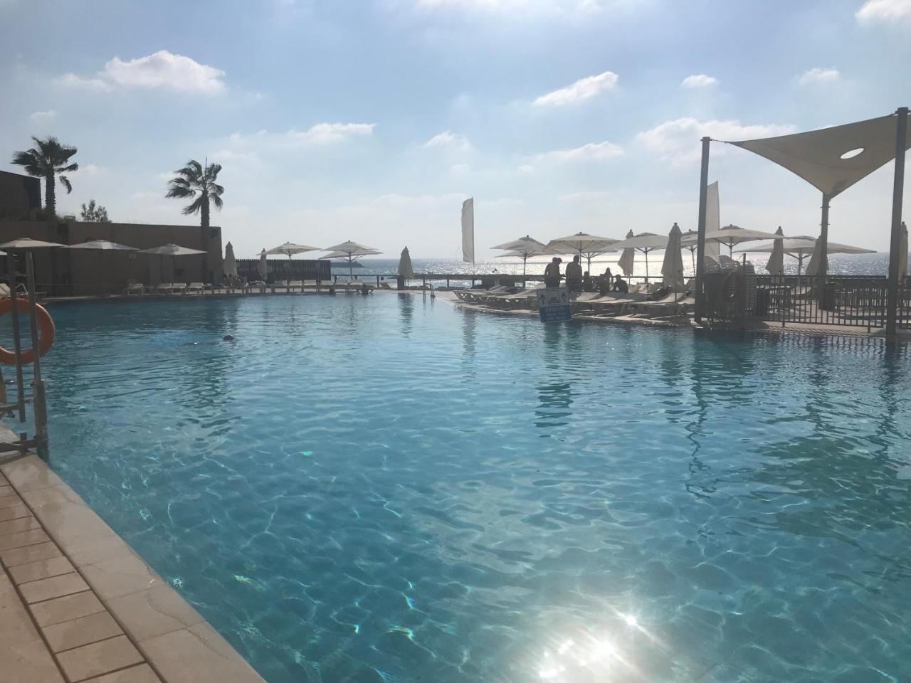 Beach Apartment- Breathtaking Views With Bomb Shelter Herzliya Экстерьер фото